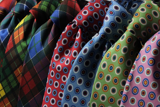 how do dry cleaners clean clothes